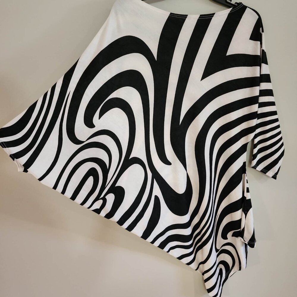 Kanvas Bat Wing Top - Picture 3 of 7